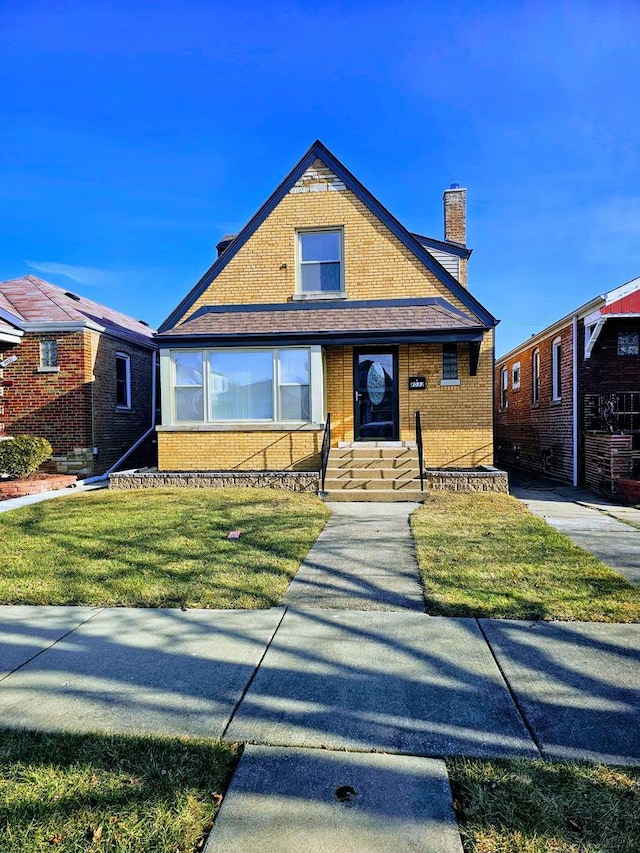 view of front of house with a front lawn