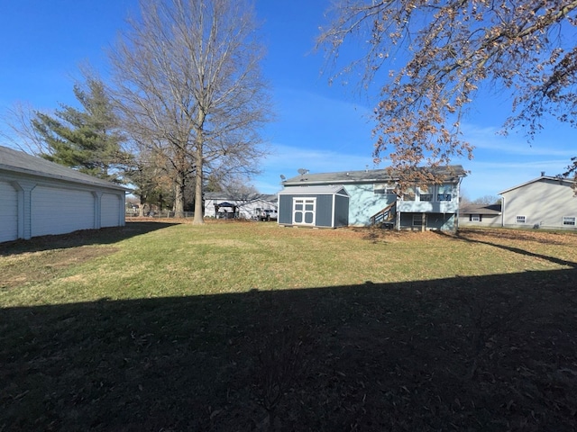 view of yard with a storage unit