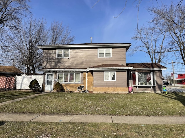 front facade featuring a front yard