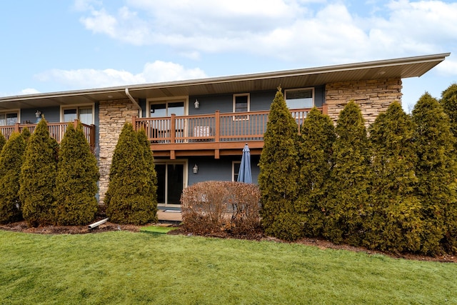 rear view of house featuring a lawn