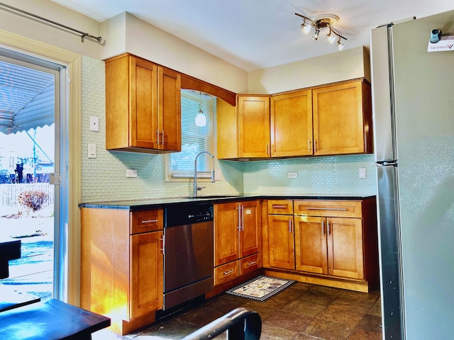 kitchen with stainless steel appliances, sink, and tasteful backsplash