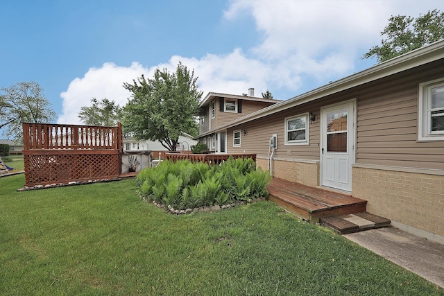 1141 Hartford Ln, Elk Grove Village, IL 60007 - view of green lawn featuring a wooden deck