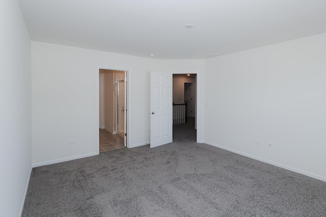 unfurnished room with carpet flooring