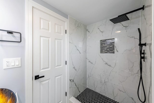 bathroom featuring tiled shower