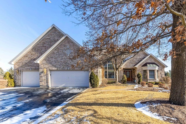 view of front of property with a front lawn