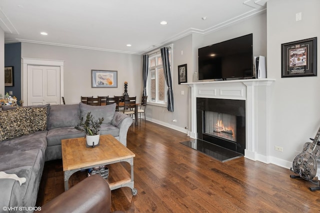 living room featuring hardwood / wood-style floors and crown molding