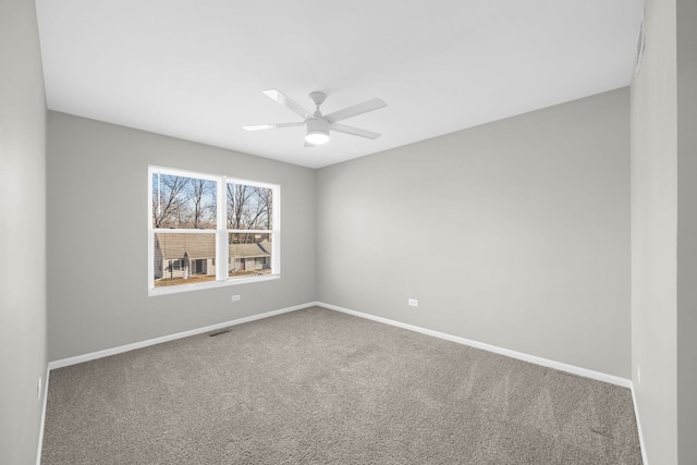 carpeted empty room featuring ceiling fan