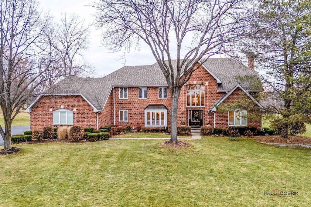 view of front of property with a front lawn