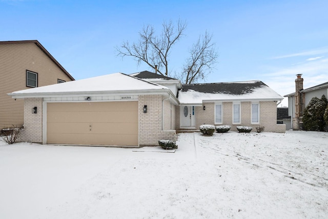 view of front facade featuring a garage