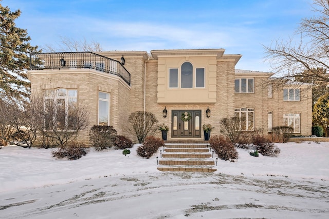 view of front of property with a balcony