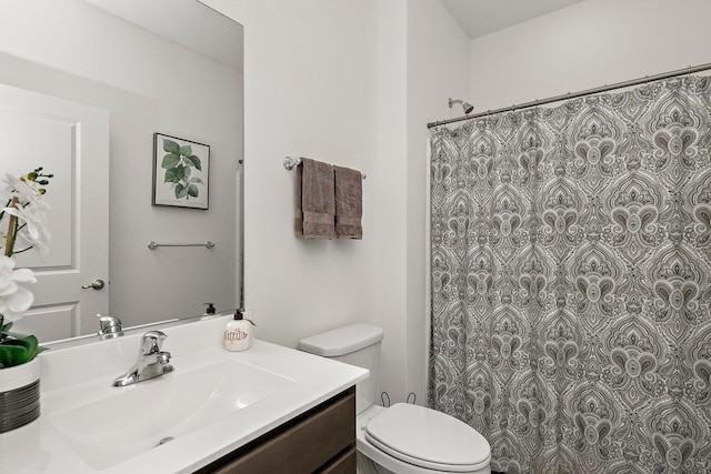 bathroom with toilet, a shower with shower curtain, and vanity