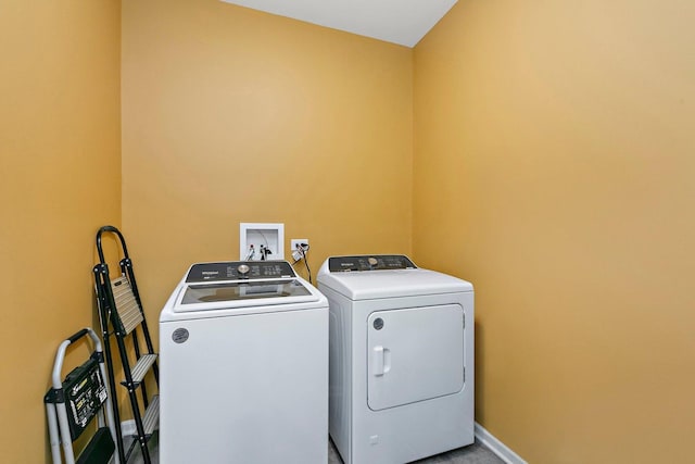 washroom featuring washing machine and clothes dryer