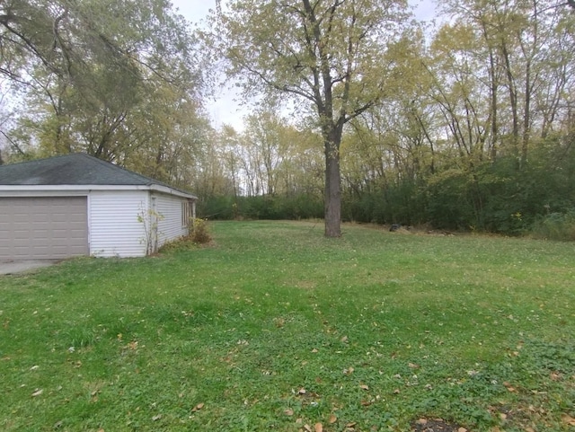 view of yard with a garage and an outdoor structure