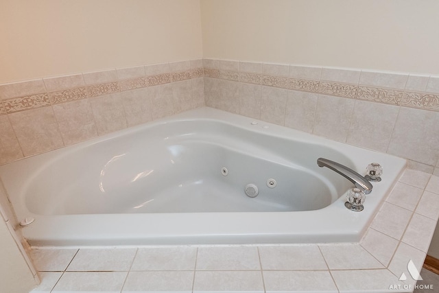 bathroom featuring tiled tub