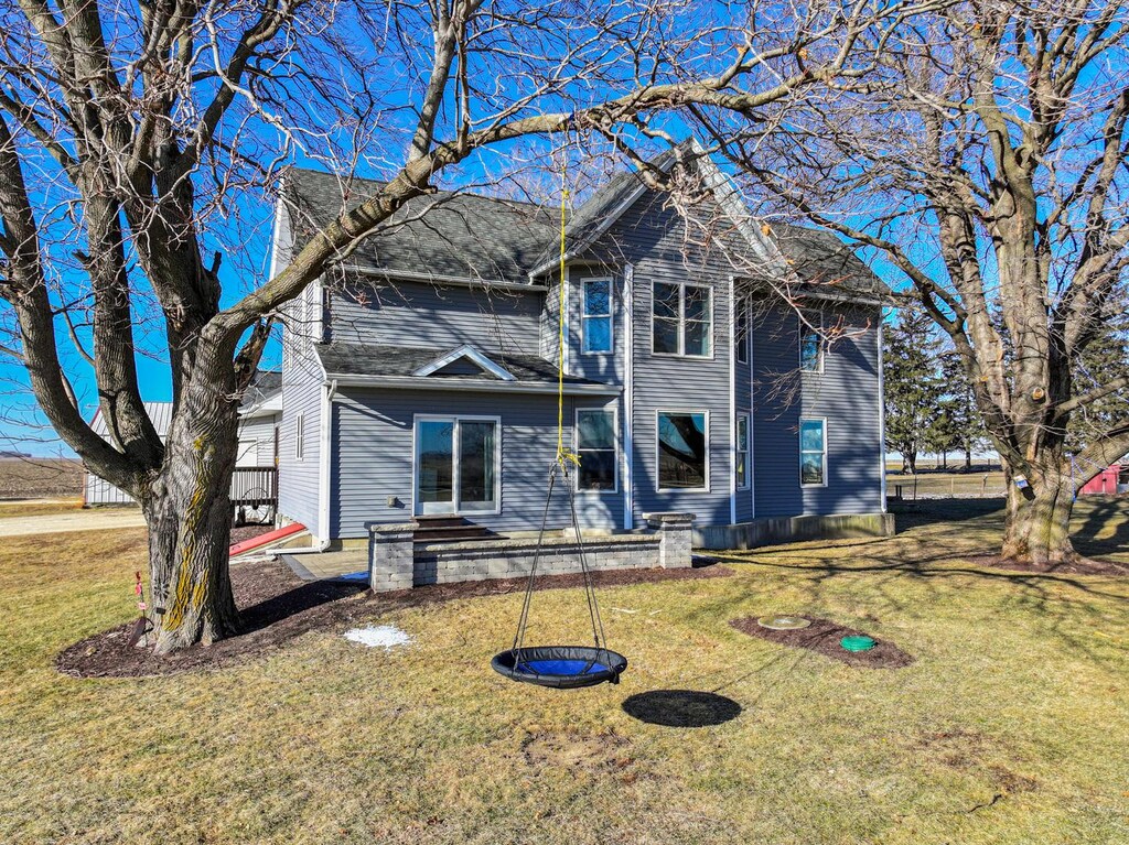 view of front of home with a front yard
