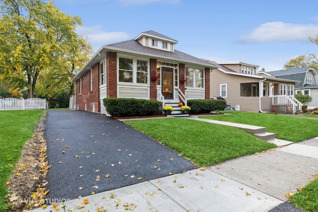 view of front of property with a front lawn