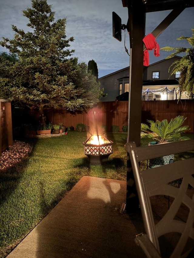 view of yard featuring an outdoor fire pit