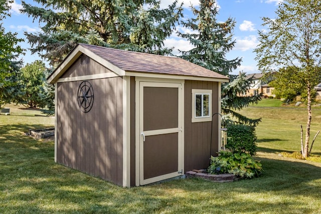 view of outdoor structure featuring a yard