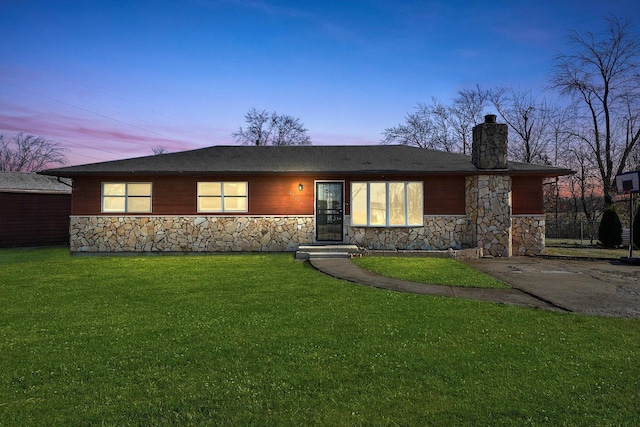 ranch-style home featuring a lawn