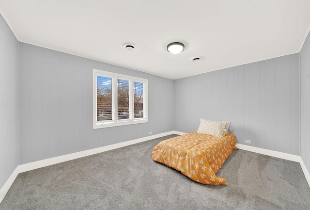 sitting room with carpet flooring