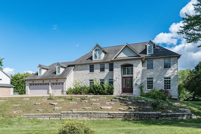 view of front of home featuring a front lawn