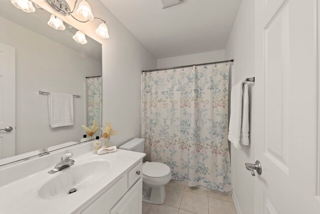 laundry room featuring light tile patterned floors, independent washer and dryer, and sink