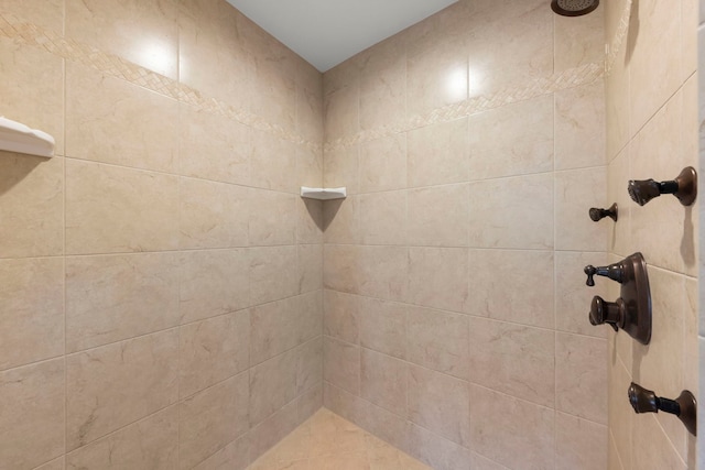 bathroom featuring tiled shower