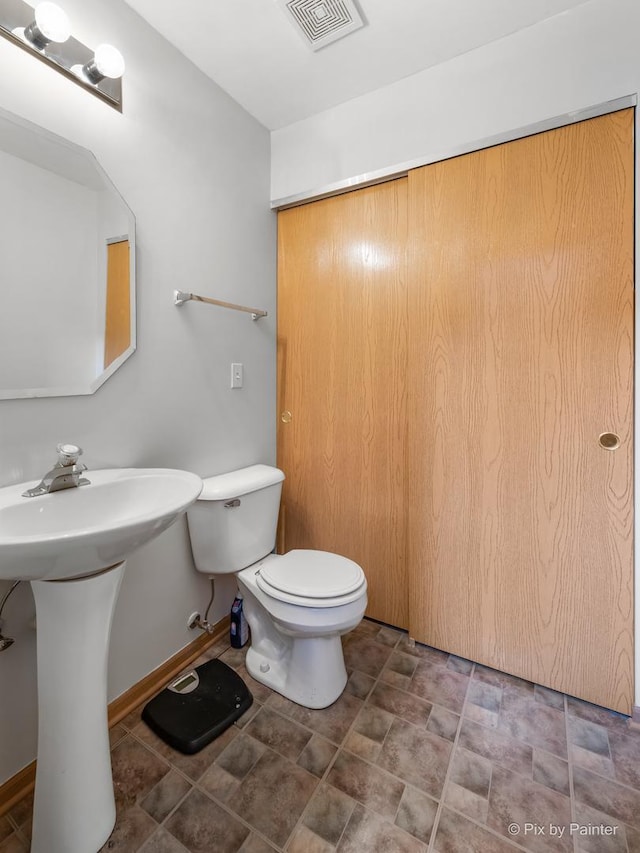 bathroom featuring toilet