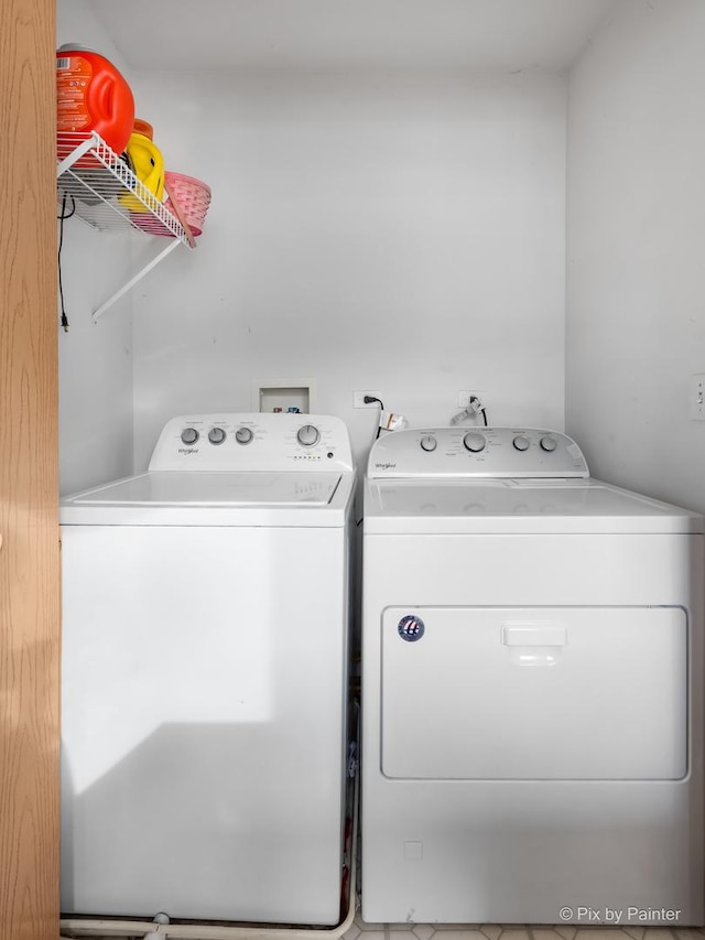 laundry room with washing machine and clothes dryer