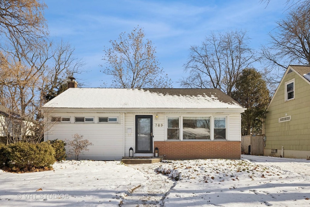 view of front facade featuring a garage