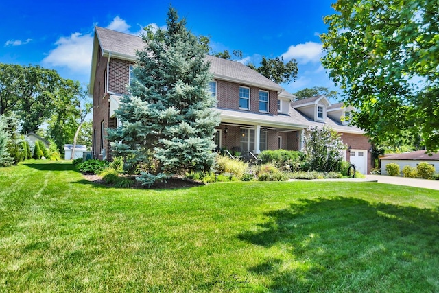 view of front of home featuring a front lawn