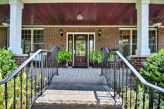 property entrance featuring a porch