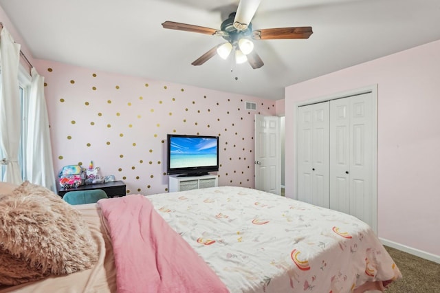 bedroom featuring ceiling fan, carpet floors, and a closet