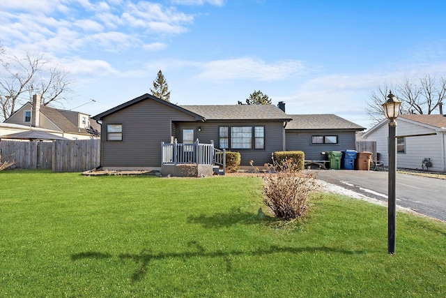 ranch-style house featuring a front lawn