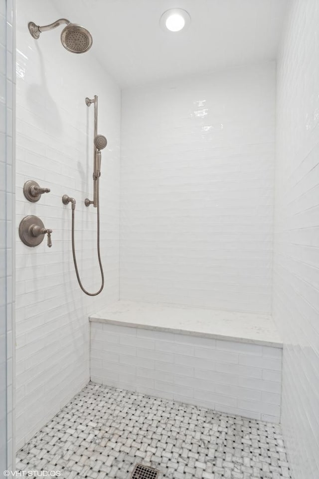 bathroom featuring tiled shower