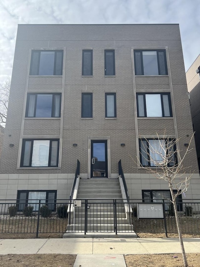 4816 S Saint Lawrence Ave Unit 301, Chicago, IL 60615 - view of property featuring a fenced front yard