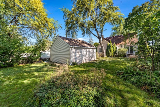 view of yard with a storage shed