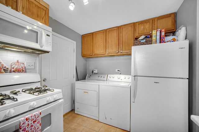 washroom with light tile patterned flooring and independent washer and dryer