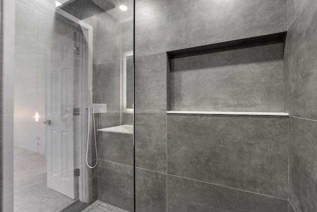 bathroom with a tile shower