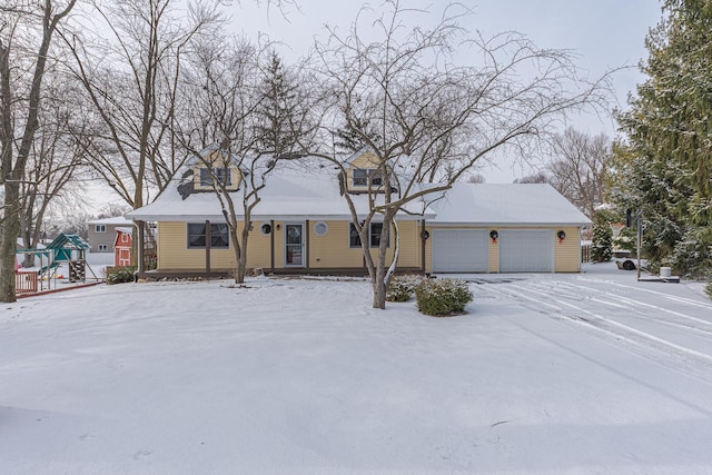 view of front facade featuring a garage