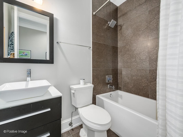 full bathroom featuring toilet, shower / bath combo with shower curtain, vanity, baseboards, and tile patterned floors