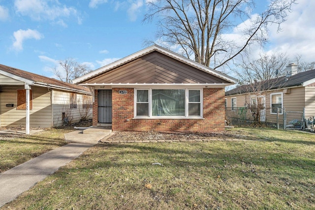 bungalow featuring a front yard