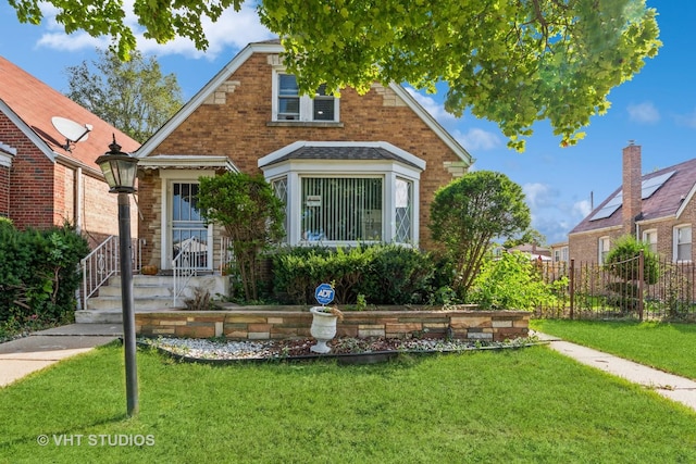 view of front of property with a front lawn