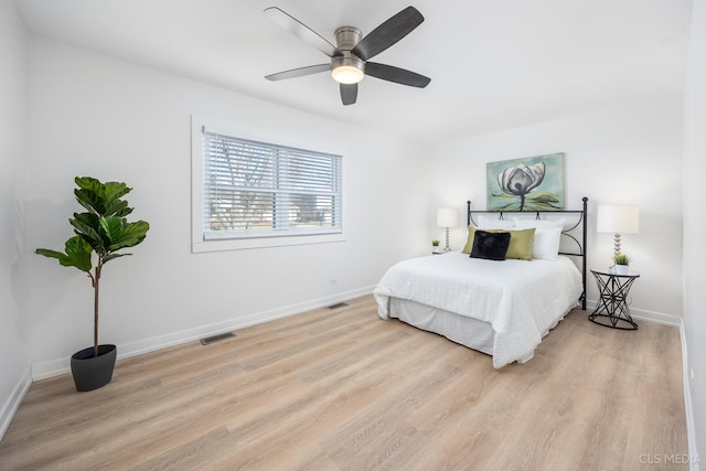 bedroom featuring light hardwood / wood-style floors and ceiling fan