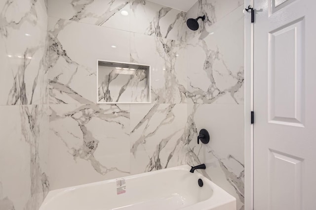 bathroom featuring tiled shower / bath combo