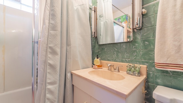 full bathroom featuring vanity, toilet, and shower / bath combo with shower curtain