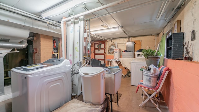 basement with washing machine and clothes dryer