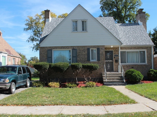 view of front facade featuring a front lawn