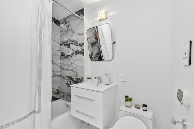 full bathroom featuring shower / tub combo with curtain, vanity, and toilet