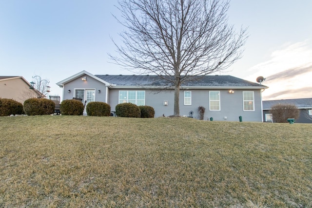 view of front of house featuring a yard